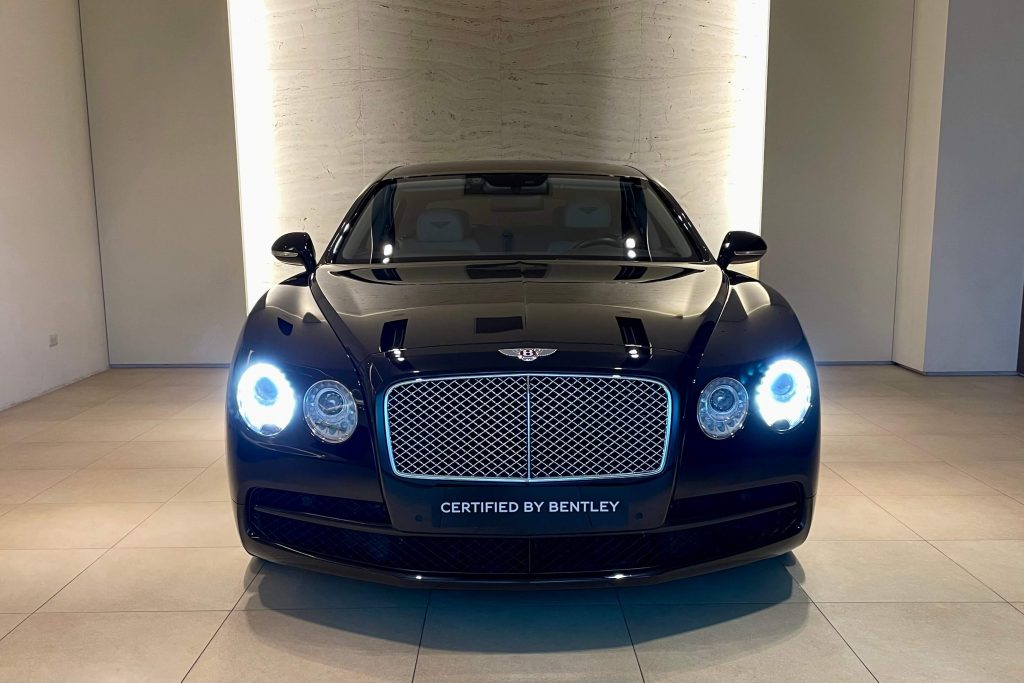 BENTLEY Flying Spur V8